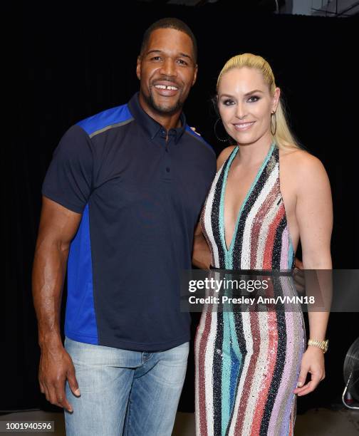 Former NFL playyer Michael Strahan and skier Lindsey Vonn pose in the Green Room at the Nickelodeon Kids' Choice Sports 2018 at Barker Hangar on July...