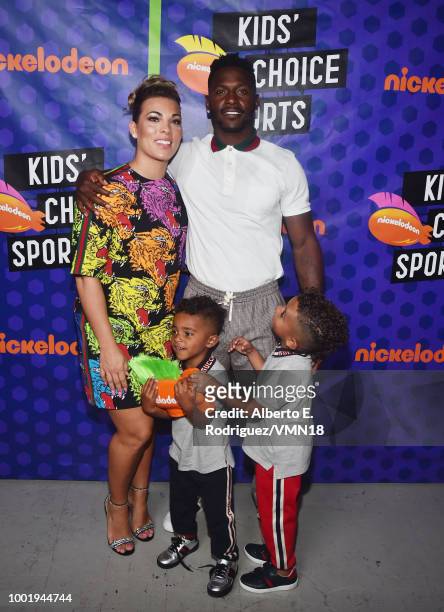 Chelsie Kyriss and NFL player Antonio Brown pose backstage at the Nickelodeon Kids' Choice Sports 2018 at Barker Hangar on July 19, 2018 in Santa...