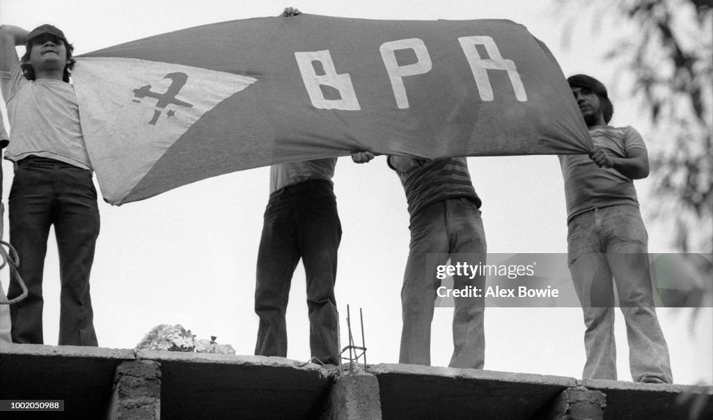 Simbol Bpr Militant members of the Popular Revolutionary Block display the BPR ...