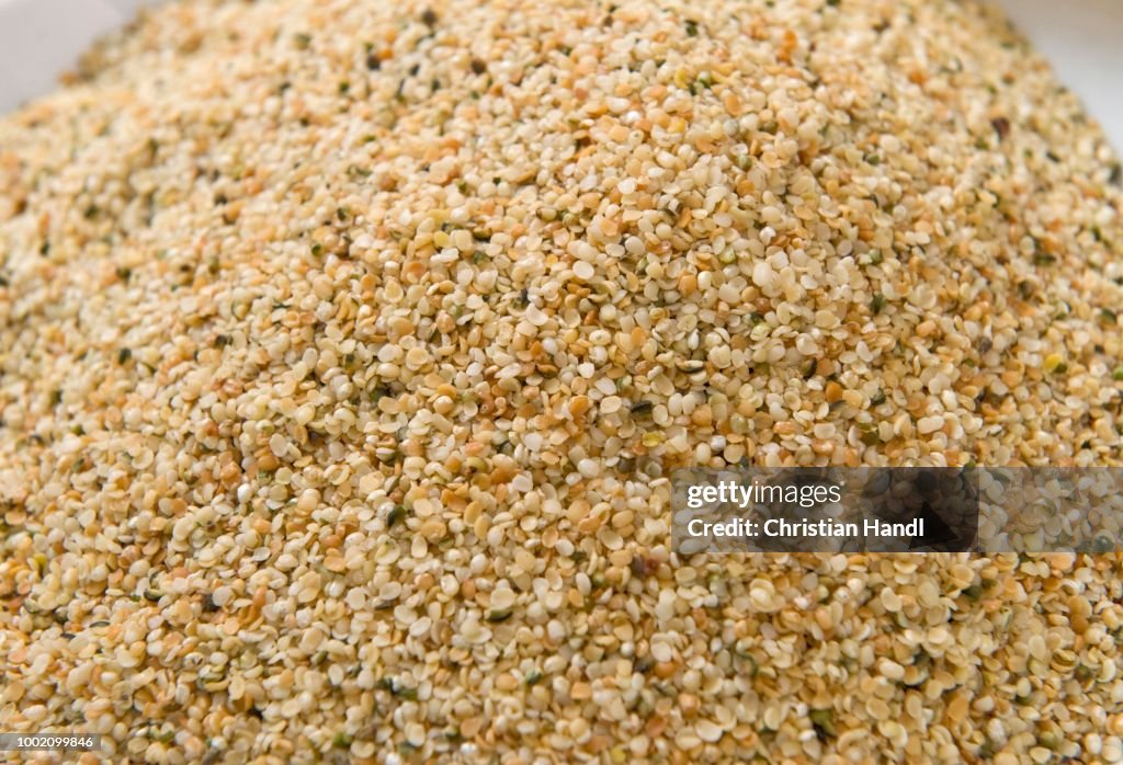 Roasted hemp seeds