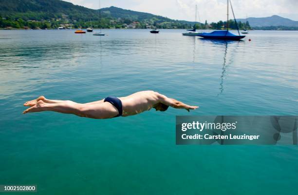 man diving head-first into lake woerthersee, carinthia, austria - kärnten am wörthersee stock pictures, royalty-free photos & images