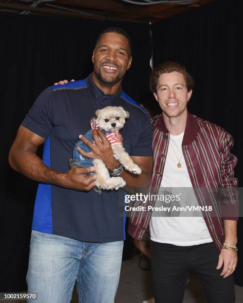 Former NFL player Michael Strahan, Leroy Brown aka Leroy The Good Boy, and snowboarder Shaun White pose in the Green Room at the Nickelodeon Kids'...