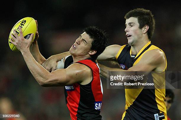 Angus Monfries of the Bombers marks under pressure during the round nine AFL match between the Essendon Bombers and the Richmond Tigers at Melbourne...