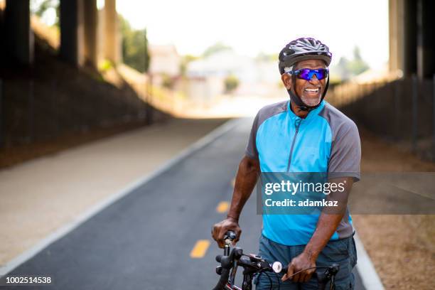 portrait of a senior black male cyclist - 2018 cycling stock pictures, royalty-free photos & images