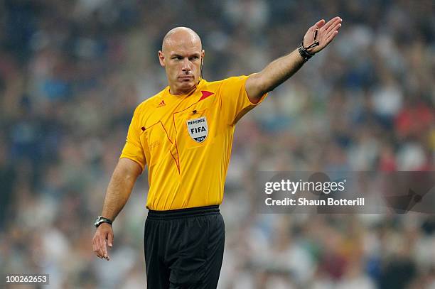 Referee Howard Webb of England gestures during the UEFA Champions League Final match between FC Bayern Muenchen and Inter Milan at the Estadio...