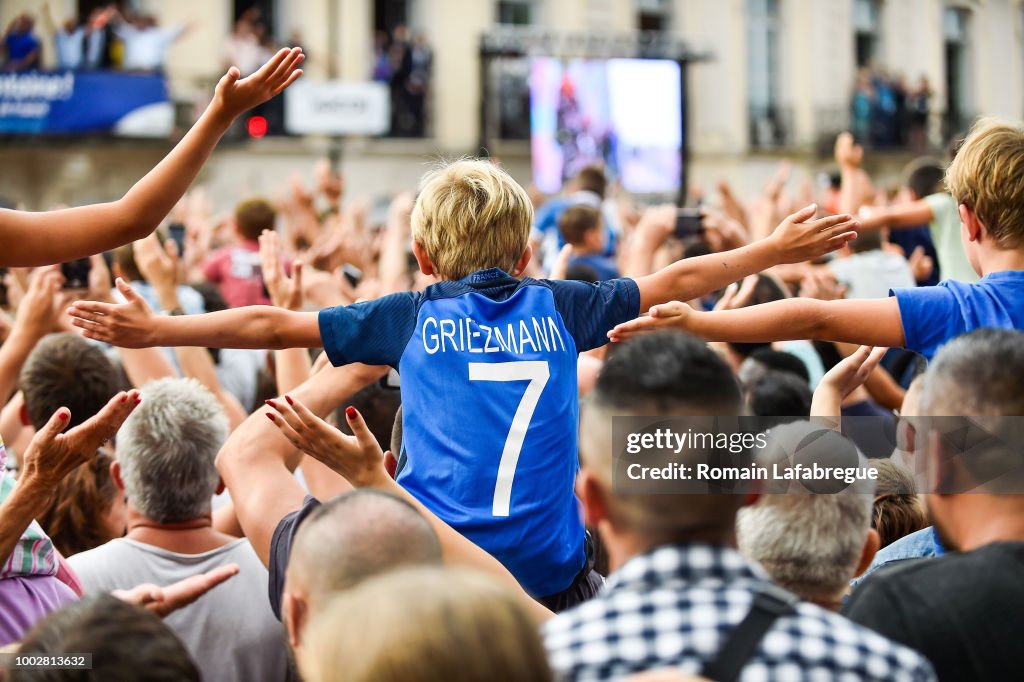 Antoine Griezmann celebrates victory in World Cup in his hometown - FIFA World Cup 2018