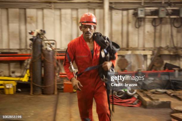 Can Rig Roughneck Roughnecks On Drilling Rig High-Res Stock Photo - Getty Images