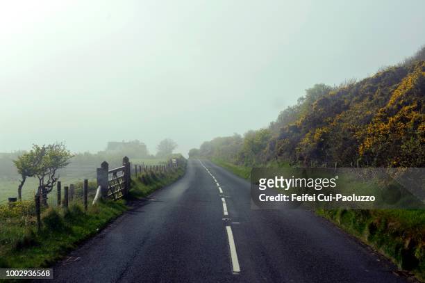 road landscape near ballycastle, northern ireland - ulster photos et images de collection