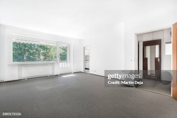 empty room hdr - renovation carpet stockfoto's en -beelden