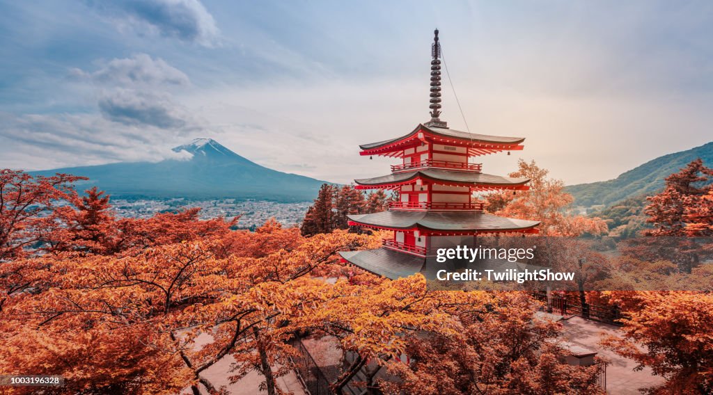 Chureito-Pagode und Mt.Fuji bei Sonnenuntergang