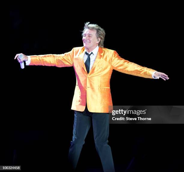 Rod Stewart performs on stage at National Indoor Arena on May 22, 2010 in Birmingham, England.