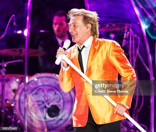 Rod Stewart performs on stage at National Indoor Arena on May 22, 2010 in Birmingham, England.