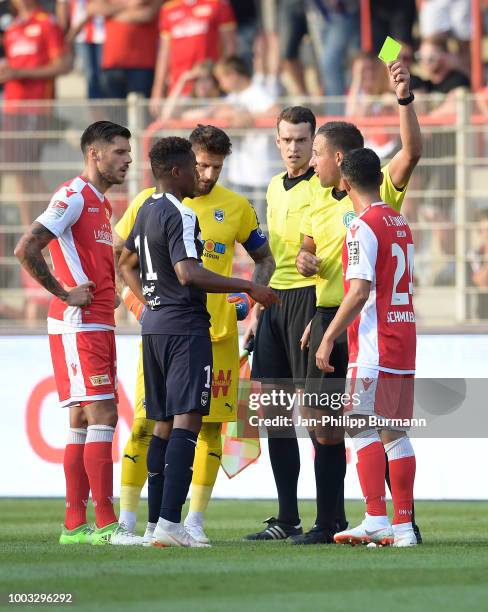 Christopher Trimmel of 1 FC. Union Berlin, Francois Kamano of FC Girondins Bordeaux and Manuel Schmiedebach of 1 FC Union Berlin during the test...