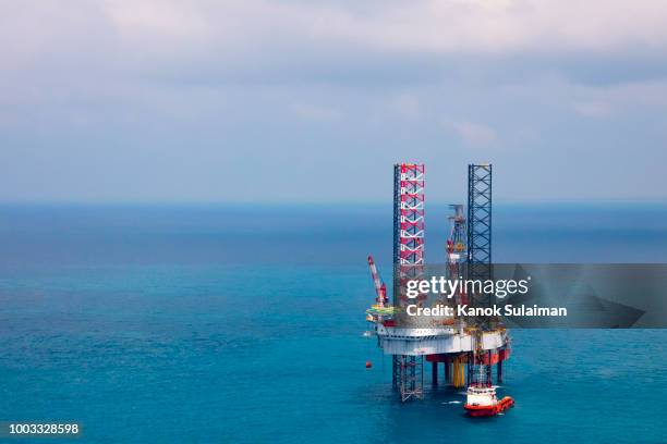 oil rig - gulf of mexico oil rig stockfoto's en -beelden