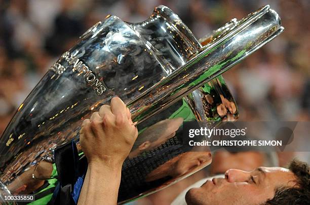 Inter Milan's Brazilian goalkeeper Julio Cesar celebrates with the trophy after winning the UEFA Champions League final football match Inter Milan...