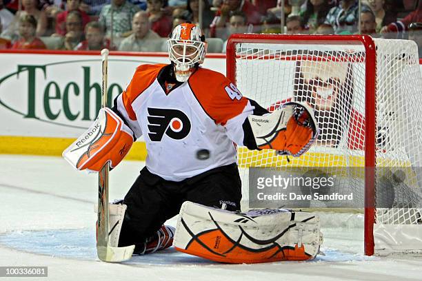 Michael Leighton of the Philadelphia Flyers makes a save against the Montreal Canadiens in Game 4 of the Eastern Conference Finals during the 2010...