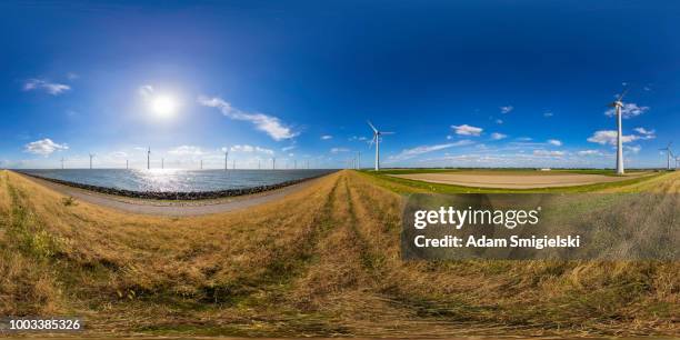 kracht genereren van windturbines (360 graden panorama) - 360 degree view stockfoto's en -beelden