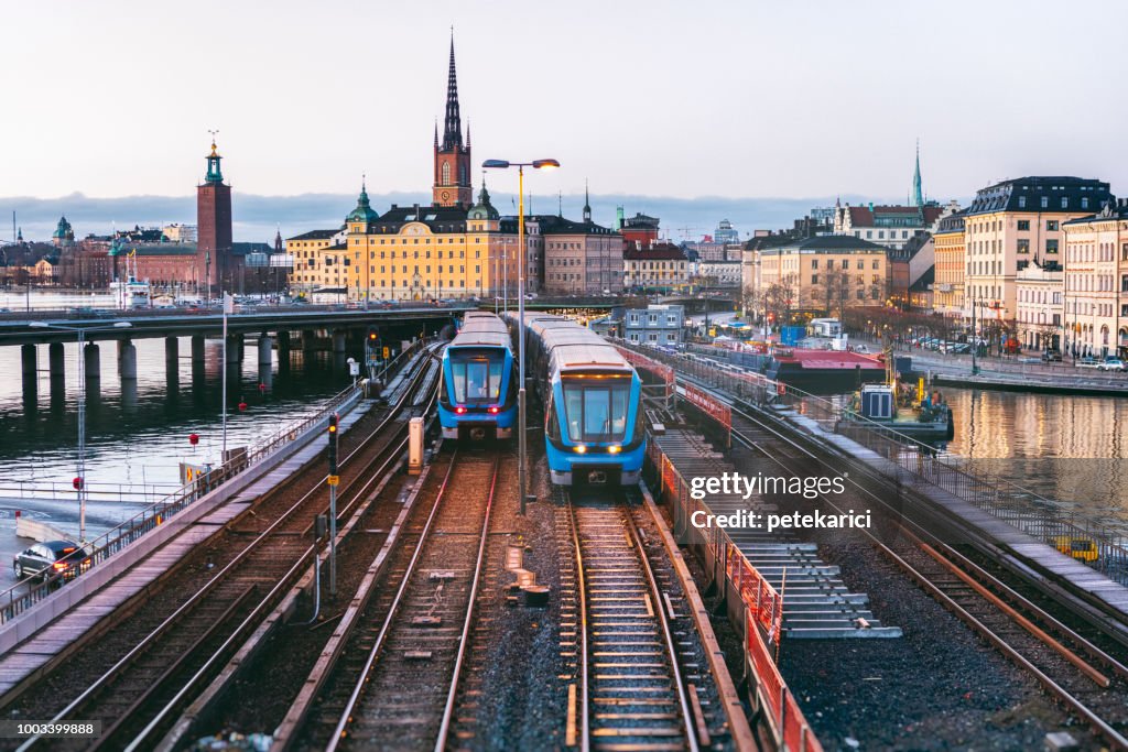 Voie ferrée et s’entraîne à Stockholm, Suède