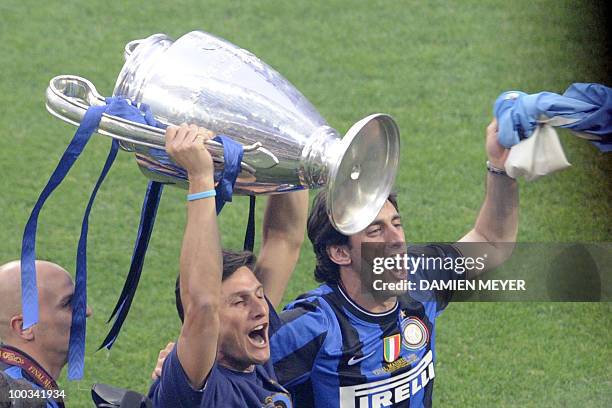 Inter Milan's Argentinian defender and captain Javier Aldemar Zanetti and Inter Milan's Argentinian forward Alberto Milito show the Champions League...