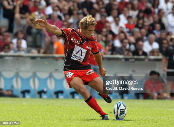 Jonny Wilkinson of Toulon converts a try by Sonny Bill Williams during the Amlin Challenge Cup Final between Toulon and Cardiff Blues at Stade...