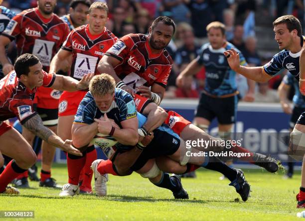 Bradley Davies of Cardiff dives over to score a try during the Amlin Challenge Cup Final between Toulon and Cardiff Blues at Stade Velodrome on May...