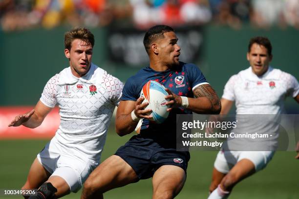 Martin Iosefo of the United States looks to evade a tackle during their quarter final match against England on day two of the Rugby World Cup Sevens...