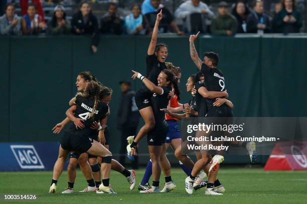 New Zealand players celebrate after winning the Championship match against France to win the 2018 Woman's Rugby World Cup Sevens at AT&T Park on July...