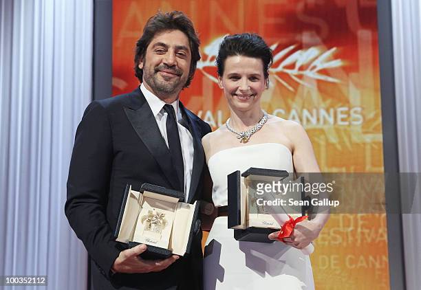 Best Actor for his role in 'Biutiful' Javier Bardem and Best Actress for her role in 'Certified Copy' Juliette Binoche pose after winning during the...