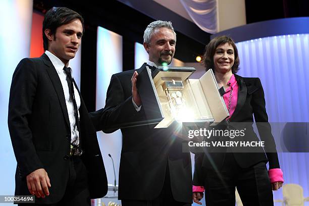 Director Michael Rowe poses next to Mexican actor and president of the Camera d'Or jury, Gael Garcia Bernal and French actress Emmanuelle Beart after...