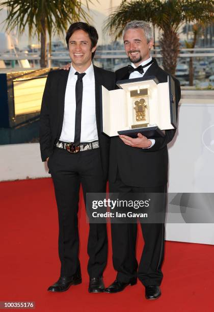 Camera D'Or Jury President Gael Garcia Bernal poses with Director Michael Rowe, winner of the Camera D'Or award for the film "Ano Bisiesto" during...