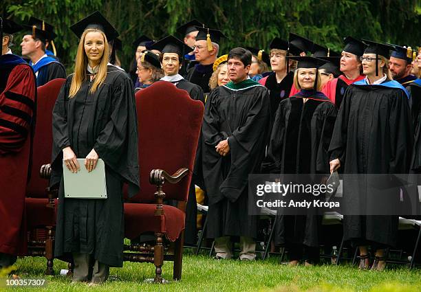 Lisa Kudrow and Meryl Streep attends the Vassar College 2010 commencement at Vassar College on May 23, 2010 in Poughkeepsie, New York.