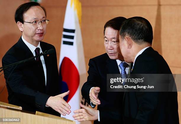 South Korean Unification Minister Hyun In-Taek, Foreign Minister Yu Myung-Hwan and Defense Minister Kim Tae-Young talk during the press conference on...