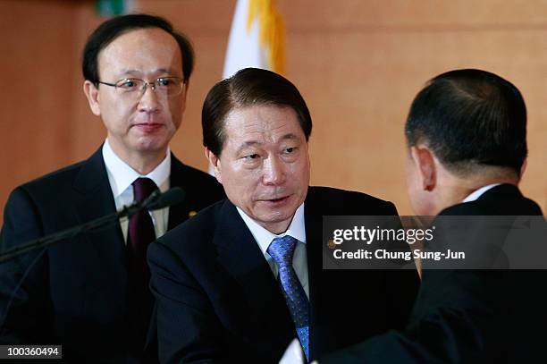 South Korean Unification Minister Hyun In-Taek, Foreign Minister Yu Myung-Hwan and Defense Minister Kim Tae-Young talk during the press conference on...