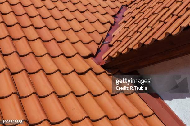 roof tile pattern, close up texture background - terracotta roof tile photos et images de collection