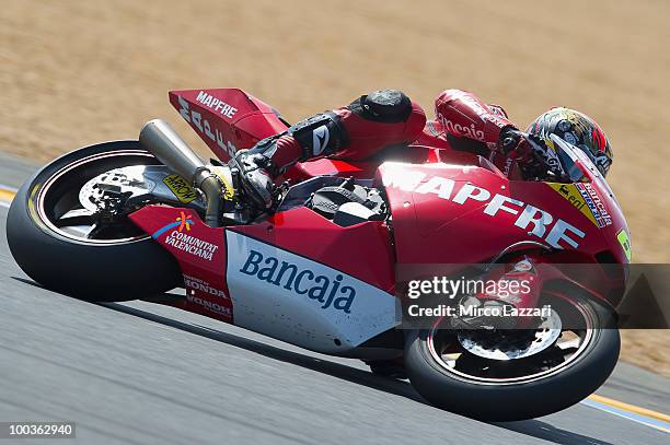 Julian Simon of Spain and Mapfre Aspar Team rounds the bend during the first free practice of the MotoGP French Grand Prix in Le Mans Circuit on May...