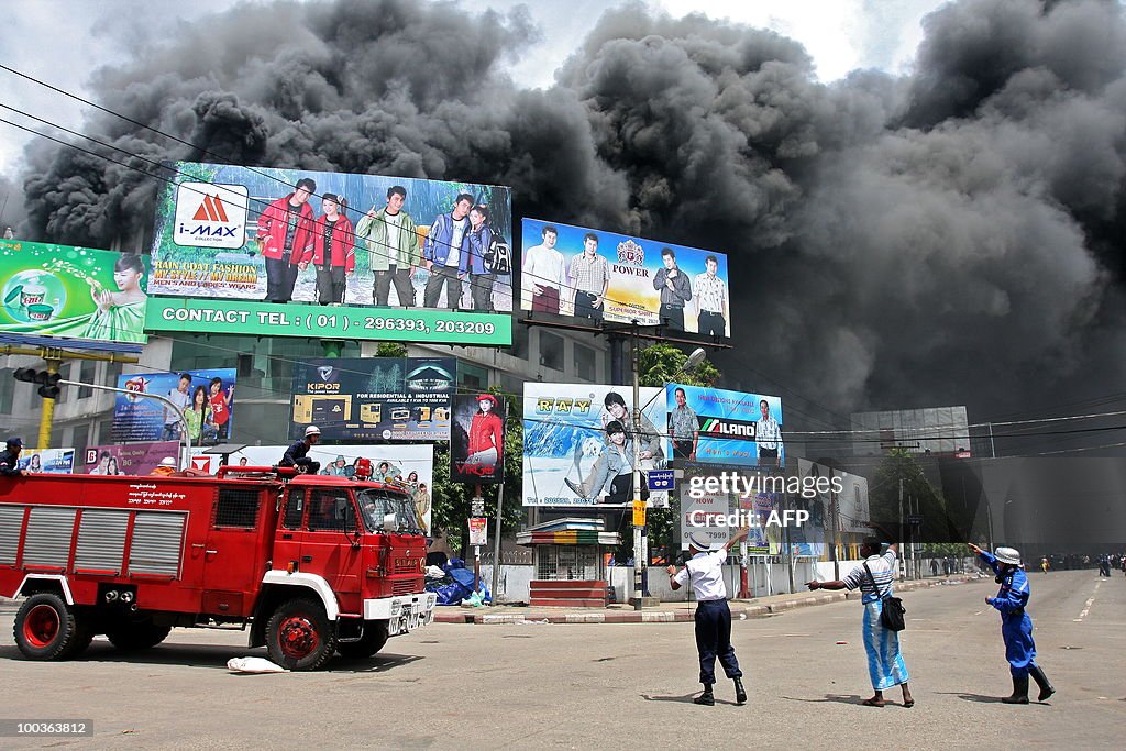 Myanmar firemen arrive to fight a blaze