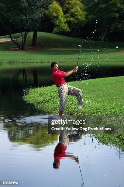 /water shot in golf - bad golf swing stock pictures, royalty-free photos & images