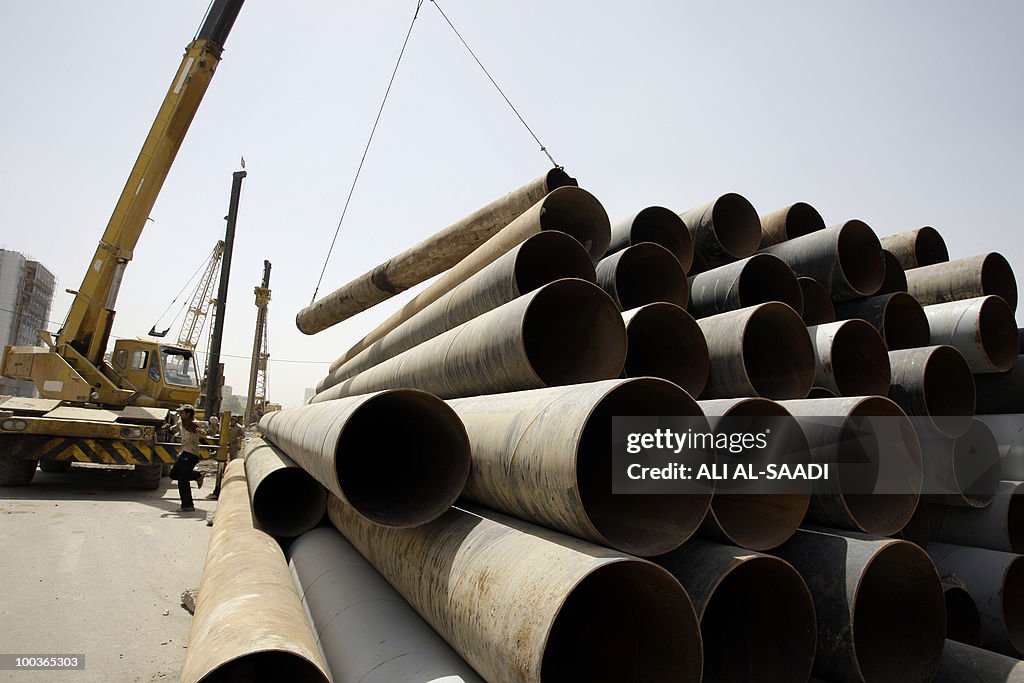 Iraqi workers prepare for the constructi