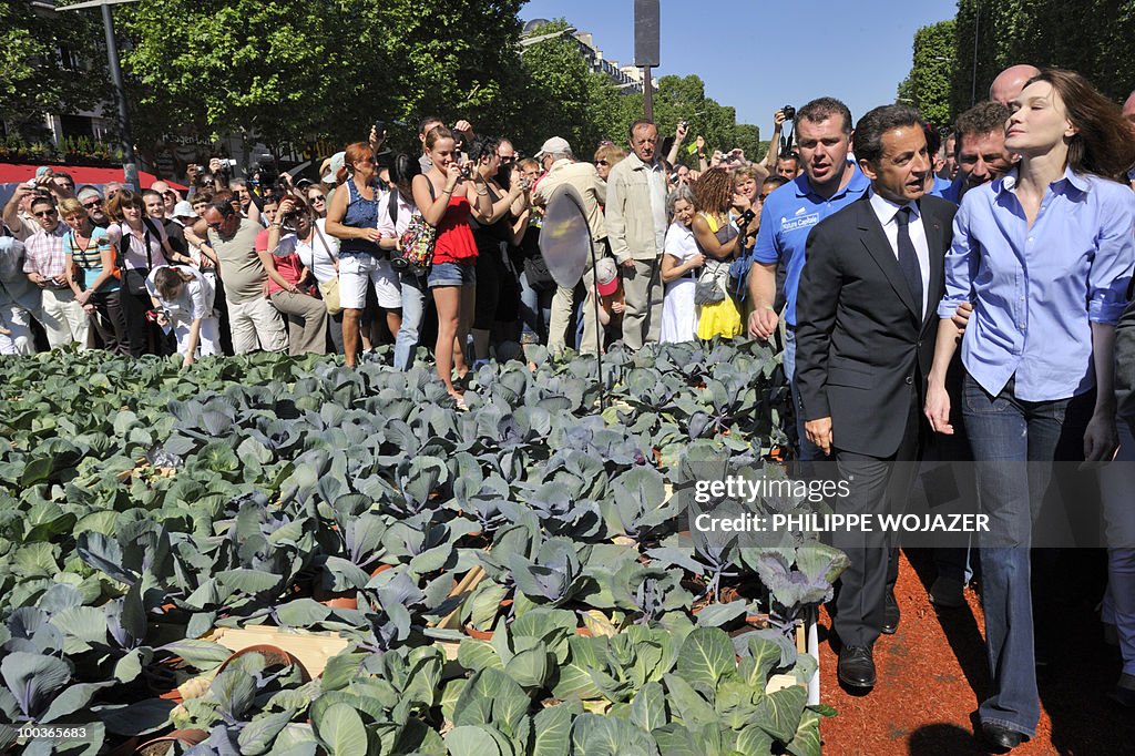 French President Nicolas Sarkozy (2ndR)