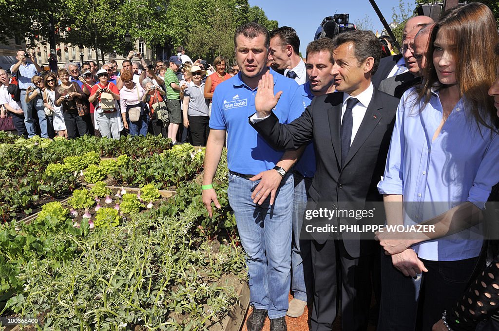French President Nicolas Sarkozy (2ndR)