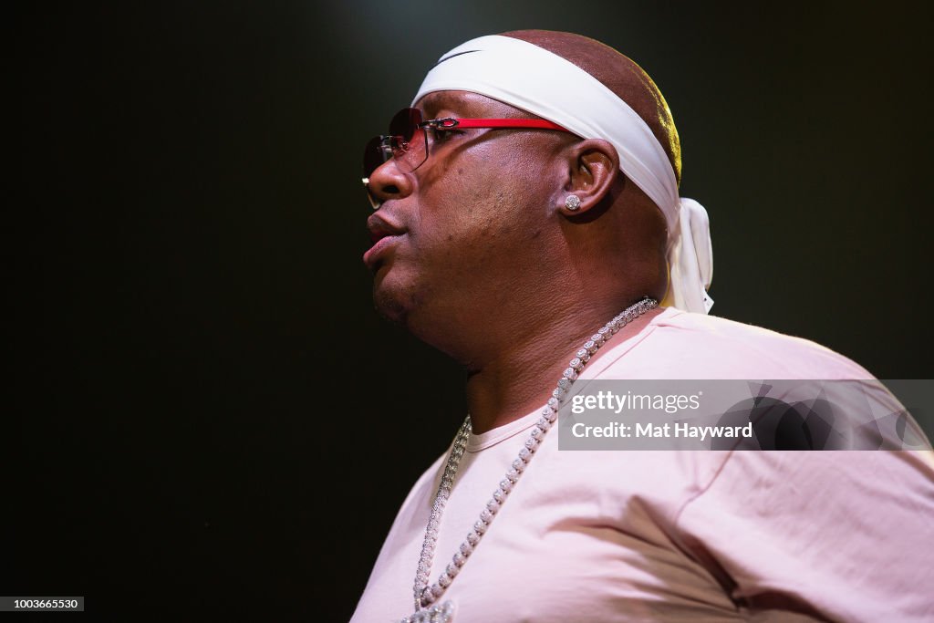 Essential 40p Rapper Rapper E-40 performs on stage during the All Star Throwback Jam... News ...