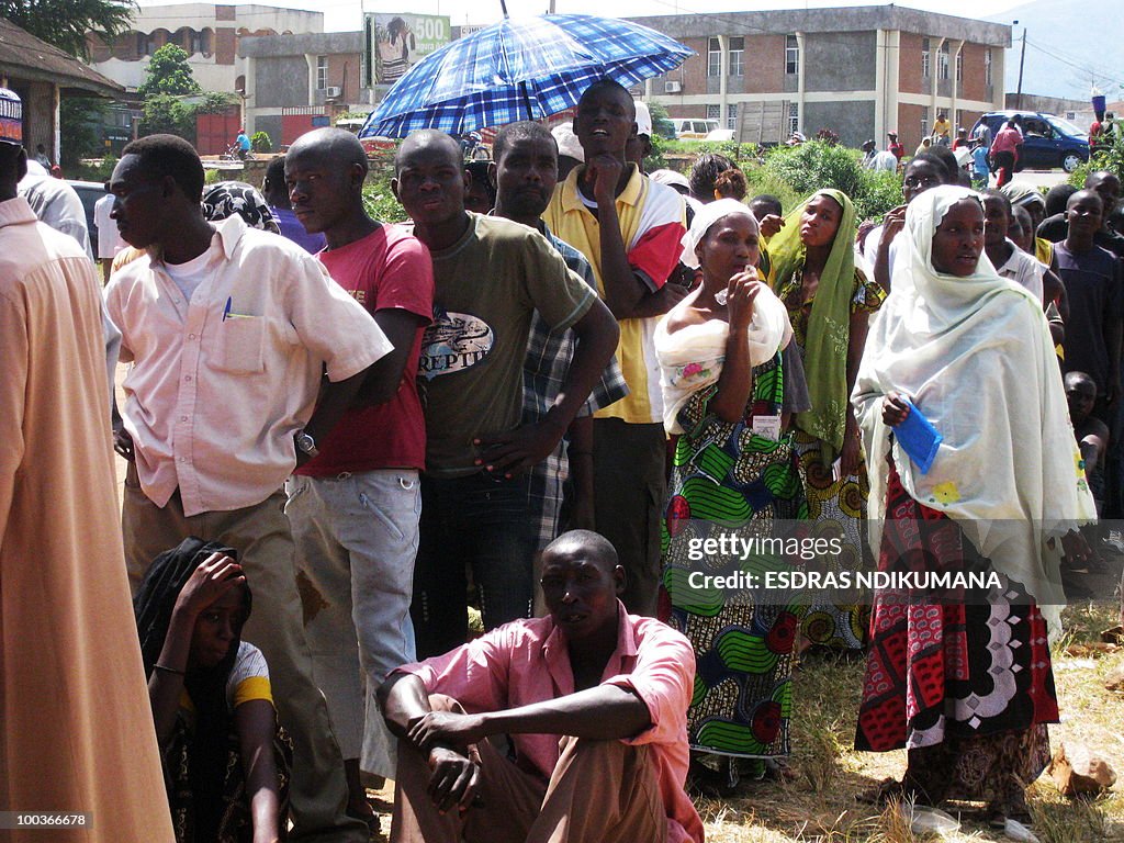 Burundians wait in line to vote on May 2