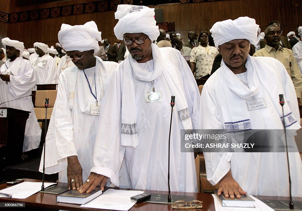 National Council members place their rig