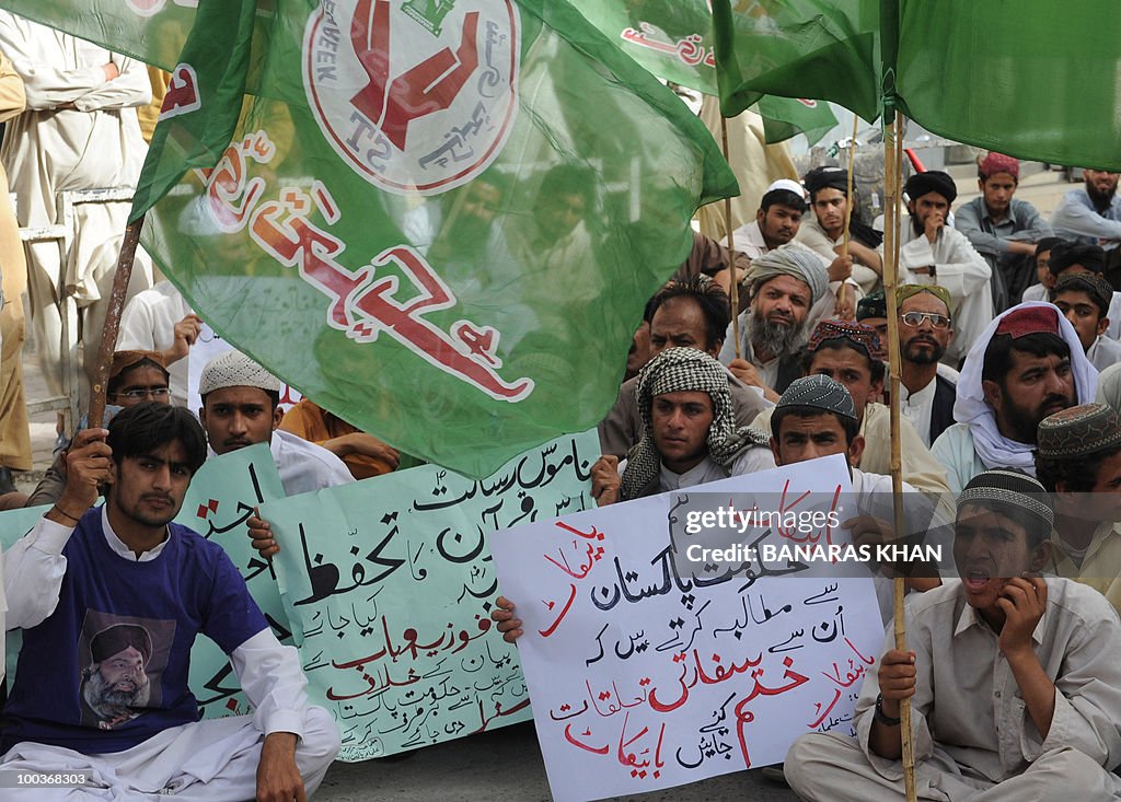 Pakistani Muslims protest against Facebo