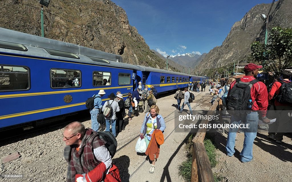 Hundreds of tourists board a train from