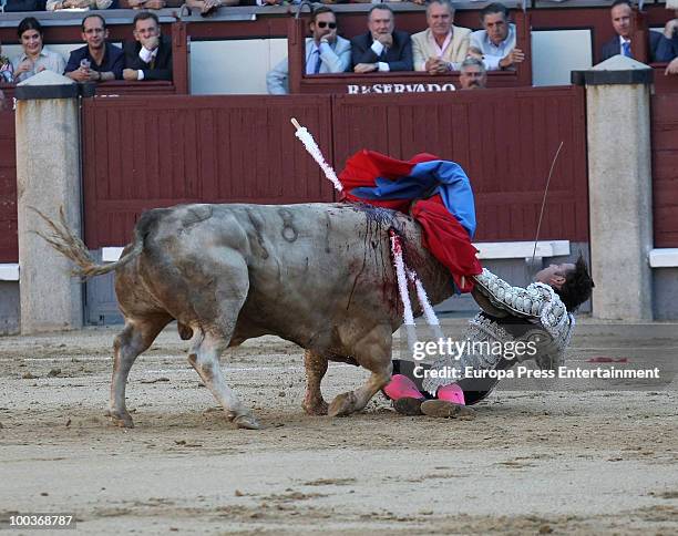 Bullfighter Injuries 331 Bull Fighting Injury Stock Photos, High-Res Pictures, and Images ...