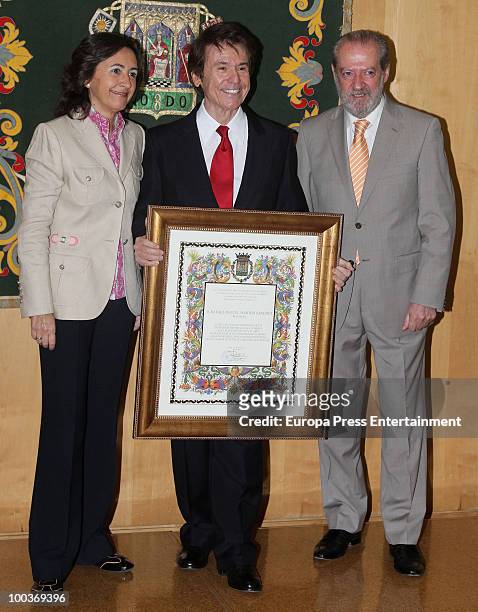 Rosa Aguilar, Raphael and Fernando Villalobos attend the Seville Golden Medal Ceremony at Seville Province Day on May 23, 2010 in Seville, Spain.