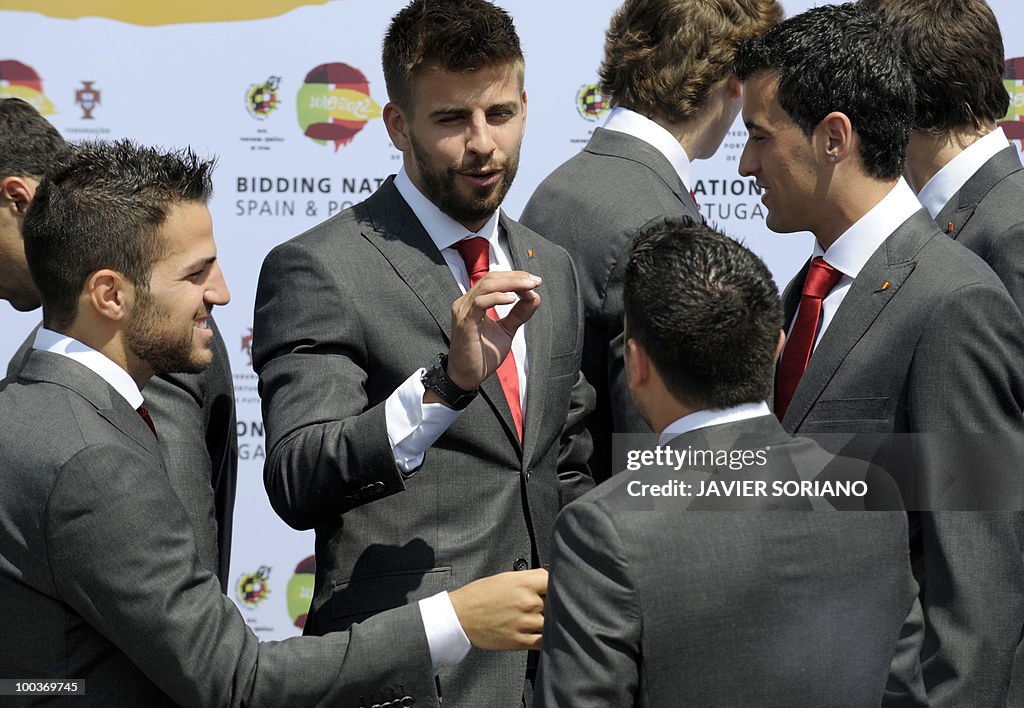 (From L) Spain's midfielder Cesc Fabrega