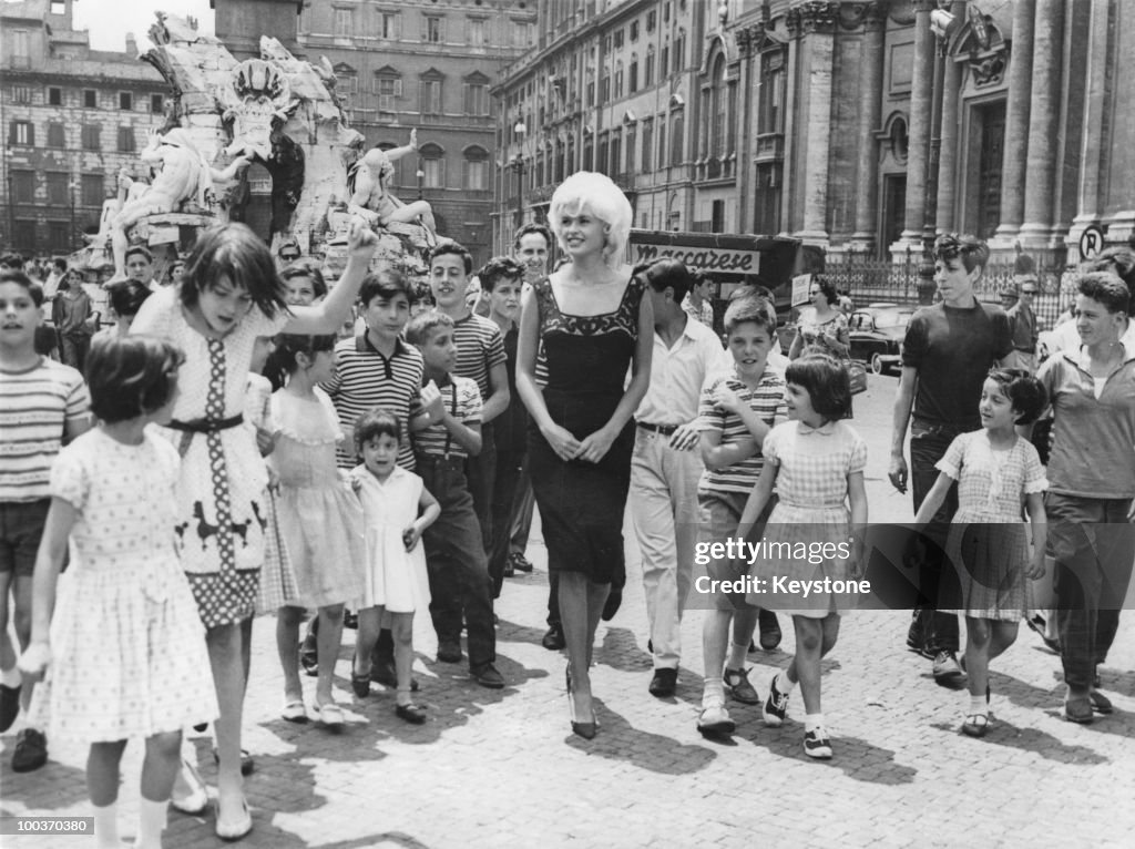Jayne Rome American actress Jayne Mansfield with a group of young fans in Rome ...