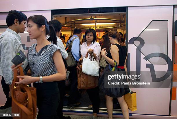 Bangkok residents head home from work on the Bangkok Sky train on May 24, 2010 in Bangkok, Thailand. Bangkok is slowly getting back to business as...